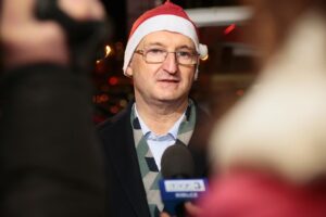 Kielce. 07.12.2019. Parlamentarzyści włączyli się w akcję Szlachetna Paczka. Na zdjęciu: Piotr Wawrzyk - wiceminister spraw zagranicznych / Wiktor Taszłow / Radio Kielce