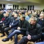 08.12.2019. Brzeziny. Spotkanie mieszkańców z władzami samorządowymi dotyczące budowy obwodnicy Brzezin i Radkowic / Wiktor Taszlow / Radio Kielce