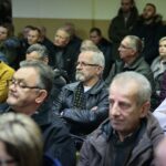 08.12.2019. Brzeziny. Spotkanie mieszkańców z władzami samorządowymi dotyczące budowy obwodnicy Brzezin i Radkowic / Wiktor Taszlow / Radio Kielce