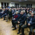 08.12.2019. Brzeziny. Spotkanie mieszkańców z władzami samorządowymi dotyczące budowy obwodnicy Brzezin i Radkowic / Wiktor Taszlow / Radio Kielce