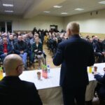 08.12.2019. Brzeziny. Spotkanie mieszkańców z władzami samorządowymi dotyczące budowy obwodnicy Brzezin i Radkowic / Wiktor Taszlow / Radio Kielce