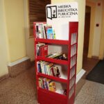 Kielce. 09.12.2019. Punkt do bookcrossingu w kieleckim ratuszu / Wiktor Taszłow / Radio Kielce