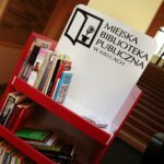 Kielce. 09.12.2019. Punkt do bookcrossingu w kieleckim ratuszu / Wiktor Taszłow / Radio Kielce