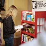 Kielce. 09.12.2019. Punkt do bookcrossingu w kieleckim ratuszu / Wiktor Taszłow / Radio Kielce