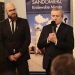 11.12.2019 Sandomierz. Dominik Płaza - dyrektor Muzeum Okręgowego w Sandomierzu i Piotr Gliński - wicepremier, minister kultury i dziedzictwa narodowego / Wiktor Taszlow / Radio Kielce
