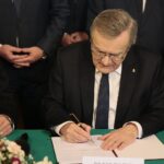 11.12.2019 Sandomierz. Podpisanie umowy na współfinansowanie przez Ministerstwo Kultury i Dziedzictwa Narodowego  Muzeum Okręgowego w Sandomierzu. Piotr Gliński - wicepremier, minister kultury i dziedzictwa narodowego / Wiktor Taszlow / Radio Kielce