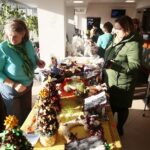 Kielce. 12.12.2019. Kiermasz świąteczny w Urzędzie Marszałkowskim / Wiktor Taszłow / Radio Kielce