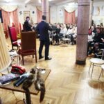 Kielce. 12.12.2019. Spotkanie z Krzysztofem Kasprzykiem współzałożycielem i działaczem Niezależnego Zrzeszenia Studentów w Wyższej Szkole Pedagogicznej w Kielcach. Na zdjęciu (od lewej): Marek Jończyk - kielecka delegatura Instytutu Pamięci Narodowej, Krzysztof Kasprzyk / Wiktor Taszłow / Radio Kielce