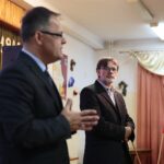 Kielce. 12.12.2019. Spotkanie z Krzysztofem Kasprzykiem współzałożycielem i działaczem Niezależnego Zrzeszenia Studentów w Wyższej Szkole Pedagogicznej w Kielcach. Na zdjęciu (od lewej): Marek Jończyk - kielecka delegatura Instytutu Pamięci Narodowej, Krzysztof Kasprzyk / Wiktor Taszłow / Radio Kielce