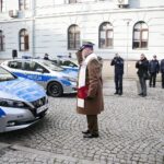 Kielce. 16.12.2019. Nowe pojazdy elektryczne przekazane świętokrzyskiej policji. Na zdjęciu: ksiądz ppłk Grzegorz Kamiński / Wiktor Taszłow / Radio Kielce