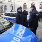 Kielce. 16.12.2019. Nowe pojazdy elektryczne przekazane świętokrzyskiej policji. Na zdjęciu (w środku): Paweł Dzierżak - komendant Wojewódzki Policji w Kielcach / Wiktor Taszłow / Radio Kielce
