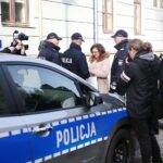 Kielce. 16.12.2019. Nowe pojazdy elektryczne przekazane świętokrzyskiej policji. Na zdjęciu (w środku): Agata Wojtyszek - poseł, Paweł Dzierżak - komendant Wojewódzki Policji w Kielcach / Wiktor Taszłow / Radio Kielce
