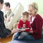 Kielce. 18.12.2019. Polskie Towarzystwo Wspierania Osób z Nieswoistymi Zapaleniami Jelita "J-elita" wręcza sprzęt dla pacjentów dziecięcego oddziału gastroenterologicznego / Wiktor Taszłow / Radio Kielce