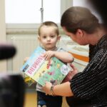 Kielce. 18.12.2019. Polskie Towarzystwo Wspierania Osób z Nieswoistymi Zapaleniami Jelita "J-elita" wręcza sprzęt dla pacjentów dziecięcego oddziału gastroenterologicznego / Wiktor Taszłow / Radio Kielce