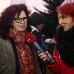 18.12.2019 Staszów. Choinki dla słuchaczy Radia Kielce. Na zdjęciu (od lewej): Katarzyna Ciepiela - dyrektor Staszowskiego Ośrodka Kultury i Grażyna Szlęzak-Wójcik - Radio Kielce / Wiktor Taszlow / Radio Kielce