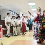 Kielce. 19.12.2019. Kolędowanie zespołu "Majeranki" w Świętokrzyskim Centrum Onkologii / Wiktor Taszłow / Radio Kielce