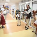 Kielce. 19.12.2019. Kolędowanie zespołu "Majeranki" w Świętokrzyskim Centrum Onkologii / Wiktor Taszłow / Radio Kielce