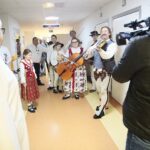 Kielce. 19.12.2019. Kolędowanie zespołu "Majeranki" w Świętokrzyskim Centrum Onkologii / Wiktor Taszłow / Radio Kielce