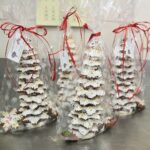 19.12.2019. Święty Krzyż. Piernikowe choinki Braci Oblatów / Wiktor Taszłow / Radio Kielce