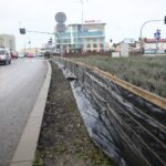 20.12.2019. Kielce. Przyuliczne maty chroniące roślinność od soli drogowej / Wiktor Taszłow / Radio Kielce