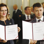 24.10.2019. Warszawa. Uroczystość wręczenia nowym posłom zaświadczeń o wyborze do Sejmu - na zdjęciu: Agata Wojtyszek i Bartłomiej Dorywalski / Jarosław Kubalski / Radio Kielce