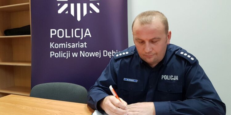 Mariusz Stasiak, Komendant Policji w Nowej Dębie / Wanda Piasek