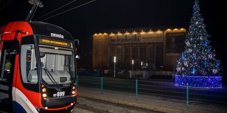 Pierwszy w Polsce przejazd autonomicznego tramwaju / Bogusław Świerzowski/ Kraków.pl