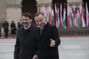 Kielce. Wizyta prezydentów Polski i Węgier. Powitanie przed WDK / Marzena Mąkosa / Radio Kielce
