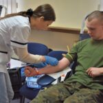 14.01.2020. Kielce. Żołnierze z Centrum Przygotowań do Misji Zagranicznych w Kielcach oddali krew / CPdMZ w Kielcach