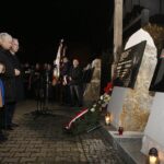 16.01.2020. Starachowice. Wizyta Jarosława Kaczyńskiego, prezesa PiS. 16.01.2020. Starachowice. Jarosław Kaczyński, prezes PiS, uczestniczył w mszy świętej w przededniu rocznicy śmierci swojej matki - Jadwigi Kaczyńskiej. Na zdjęciu (od lewej): Anna Krupka - poseł PiS, Jarosław Kaczyński - prezes PiS i Krzysztof Lipiec - poseł PiS  / Jarosław Kubalski / Radio Kielce