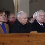16.01.2020. Starachowice. Jarosław Kaczyński, prezes PiS, uczestniczył w mszy świętej w przededniu rocznicy śmierci swojej matki - Jadwigi Kaczyńskiej. Na zdjęciu (od lewej): Anna Krupka - poseł PiS, Jarosław Kaczyński - prezes PiS, Krzysztof Lipiec - poseł PiS / Jarosław Kubalski / Radio Kielce