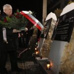 16.01.2020. Starachowice. Jarosław Kaczyński, prezes PiS, uczestniczył w mszy świętej w przededniu rocznicy śmierci swojej matki - Jadwigi Kaczyńskiej. Na zdjęciu (od lewej): Krzysztof Lipiec - poseł PiS, Jarosław Kaczyński - prezes PiS / Jarosław Kubalski / Radio Kielce