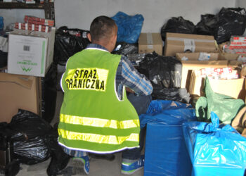 25.04.2016. Straż Graniczna zarekwirowała nielegalne papierosy i alkohol / fot. Straż Graniczna