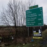 29.01.2020. Derry. Granica między Irlandią Północną a Republiką Irlandii - znaki drogowe na granicy / Włodzimierz Batóg / Radio Kielce