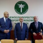 21.10.2020. Kielce. Wprowadzenie nowego Wojewódzkiego Inspektora Transportu Drogowego w Kielcach. Na zdjęciu (od lewej): Alvin Gajadhur - Główny Inspektor Transportu Drogowego, Krzysztof Tosnowiec - Wojewódzki Inspektor Transportu Drogowego w Kielcach i Rafał Nowak - wicewojewoda świętokrzyski / Piotr Kwaśniewski / Radio Kielce