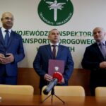 21.10.2020. Kielce. Wprowadzenie nowego Wojewódzkiego Inspektora Transportu Drogowego w Kielcach. Na zdjęciu (od lewej): Alvin Gajadhur - Główny Inspektor Transportu Drogowego, Krzysztof Tosnowiec - Wojewódzki Inspektor Transportu Drogowego w Kielcach i Rafał Nowak - wicewojewoda świętokrzyski / Piotr Kwaśniewski / Radio Kielce