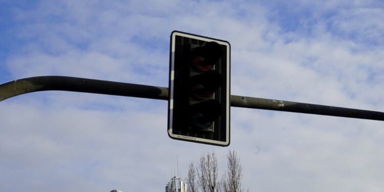 Awaria sygnalizacji świetlnej na ulicy Warszawskiej - Radio Kielce Awaria sygnalizacji świetlnej. Policja kieruje ruchem