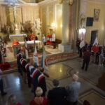 Relikwie błogosławionego ks. Jerzego Popiełuszki zostały uroczyście wprowadzone do kościoła pod wezwaniem Podwyższenia Krzyża Świętego w Łopusznie / Wiktor Dziarmaga / Radio Kielce