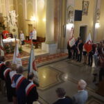 Relikwie błogosławionego ks. Jerzego Popiełuszki zostały uroczyście wprowadzone do kościoła pod wezwaniem Podwyższenia Krzyża Świętego w Łopusznie / Wiktor Dziarmaga / Radio Kielce