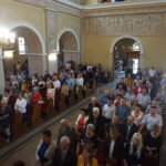 Relikwie błogosławionego ks. Jerzego Popiełuszki zostały uroczyście wprowadzone do kościoła pod wezwaniem Podwyższenia Krzyża Świętego w Łopusznie / Wiktor Dziarmaga / Radio Kielce
