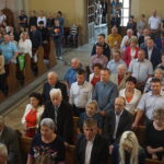 Relikwie błogosławionego ks. Jerzego Popiełuszki zostały uroczyście wprowadzone do kościoła pod wezwaniem Podwyższenia Krzyża Świętego w Łopusznie / Wiktor Dziarmaga / Radio Kielce