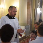 Relikwie błogosławionego ks. Jerzego Popiełuszki zostały uroczyście wprowadzone do kościoła pod wezwaniem Podwyższenia Krzyża Świętego w Łopusznie / Wiktor Dziarmaga / Radio Kielce
