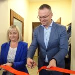 17.01.2020 Błogoszów. Otwarcie Klubu Senior Plus.  Od lewej: Zbigniew Koniusz - wojewoda, Renata Janik - wicemarszałek województwa, Maria Barańska - wicestarosta jędrzejowski. / Ewa Pociejowska-Gawęda / Radio Kielce