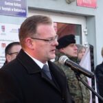 Bodzentyn. Zakończenie XXVI Marszu Szlakiem Powstańców Styczniowych Suchedniów-Bodzentyn. Jan Józef Kasprzyk - szef Urzędu do Spraw Kombatantów i Osób Represjonowanych / Anna Głąb / Radio Kielce