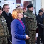 Bodzentyn. Zakończenie XXVI Marszu Szlakiem Powstańców Styczniowych Suchedniów-Bodzentyn. Wiceminister Anna Krupka / Anna Głąb / Radio Kielce