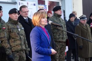 Bodzentyn. Zakończenie XXVI Marszu Szlakiem Powstańców Styczniowych Suchedniów-Bodzentyn. Wiceminister Anna Krupka / Anna Głąb / Radio Kielce