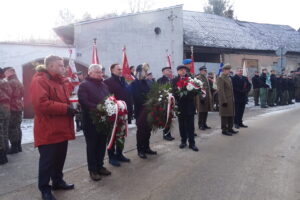 Zakończenie centralnych obchodów 156. rocznicy wybuchu Powstania Styczniowego. Na zdjęciu od lewej senator Jarosław Rusiecki, poseł Krzysztof Lipiec, poseł Marek Kwitek, marszałek województwa świętokrzyskiego Andrzej Bętkowski, wicestarosta starachowicki Dariusz Dąbrowski / Anna Głąb / Radio Kielce