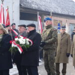 Zakończenie centralnych obchodów 156. rocznicy wybuchu Powstania Styczniowego. Na zdjęciu od lewej: marszałek województwa świętokrzyskiego Andrzej Bętkowski, członek Zarządu Powiatu Starachowickiego Jerzy Materek, wicestarosta starachowicki Dariusz Dąbrowski / Anna Głąb / Radio Kielce
