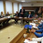 20.01.2020. Wodzisław. Spotkanie w sprawie przyszłości mleczarni. Przemawia wójt Dominik Łukasik / Ewa Pociejowska-Gawęda / Radio Kielce