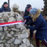 23.01.2020. Jędrzejów. Obchody 157. rocznicy powstania styczniowego. Na zdjęciu (od lewej): Marcin Piszczek -  burmistrz Jędrzejowa, Marek Godlewski - regionalista, pracownik Straży Miejskiej w Jędrzejowie, Sylwia Wróblewska - pracownik UM w Jędrzejowie / Ewa Pociejowska-Gawęda / Radio Kielce
